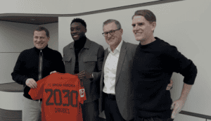 Histórico contrato: Alphonso Davies amplía su vínculo con el Bayern hasta 2030